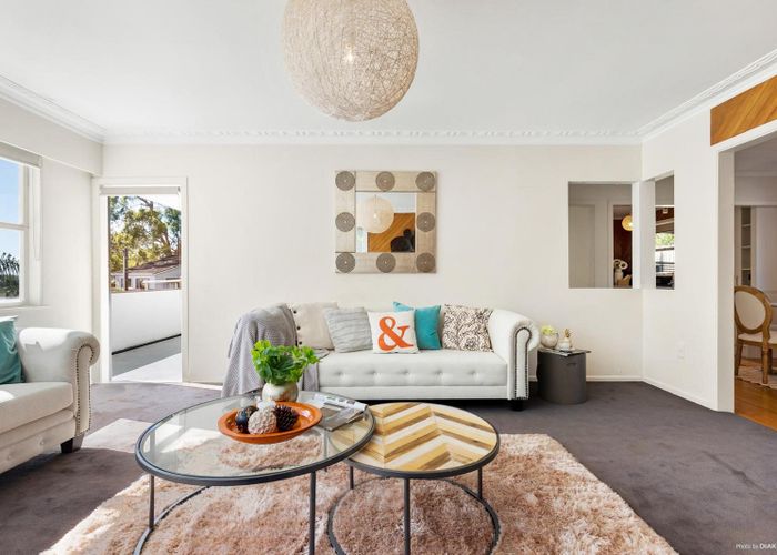  at 2/599 Glenfield Road, Totara Vale, North Shore City, Auckland