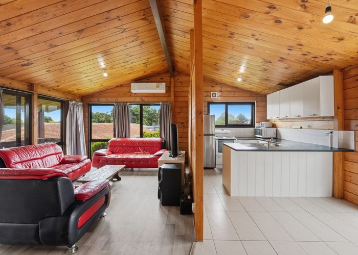  at 1/8 Chichester Drive, Rosehill, Papakura, Auckland