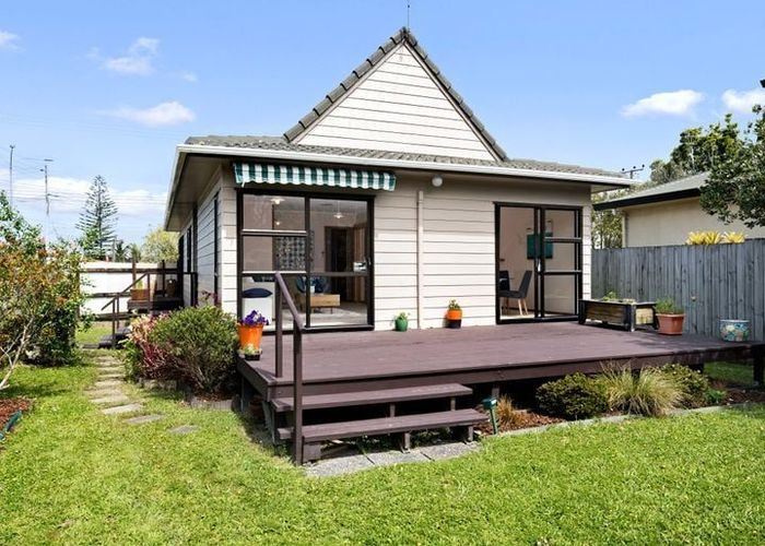  at 13 Ocean View Road, Hillcrest, North Shore City, Auckland