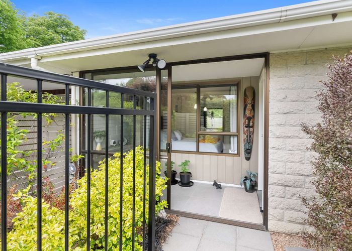  at 2/5 Woodbridge Road, Cashmere, Christchurch City, Canterbury