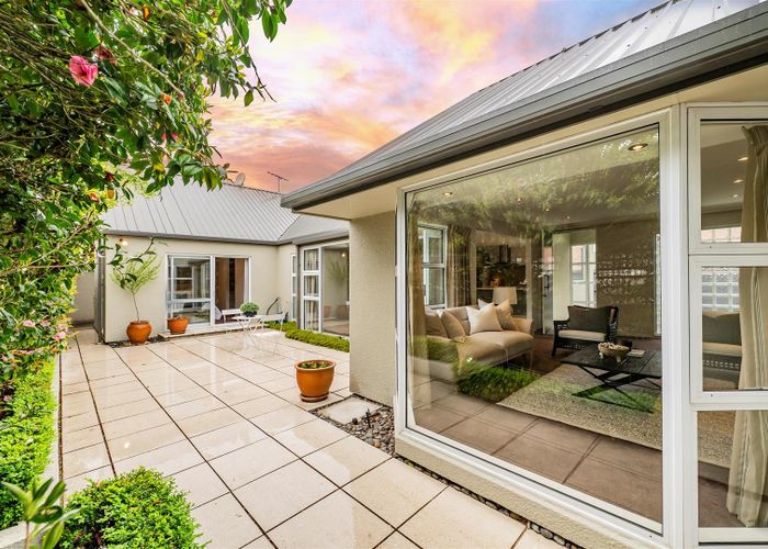  at 27 Tui Street, Fendalton, Christchurch City, Canterbury