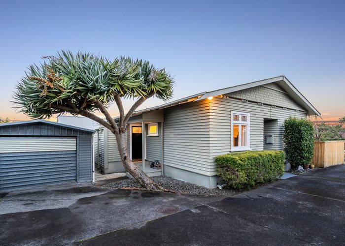  at 1/10 Corrella Road, Belmont, Auckland