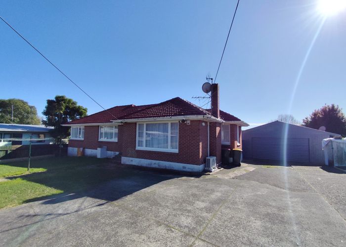  at 26 Larnoch Road, Henderson, Waitakere City, Auckland