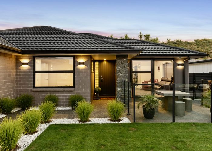  at 89 Queen Charlotte Drive, Aotea, Porirua
