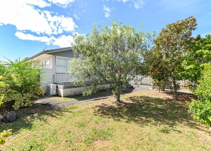  at 9 Salamanca Road, Sunnynook, Auckland