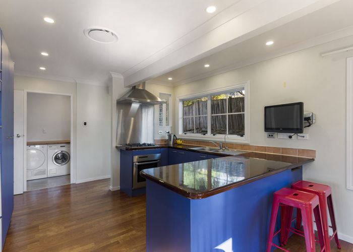  at 5 West Glade Crescent, Birkenhead, Auckland