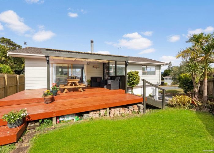  at 6 Waari Avenue, Sunnyvale, Waitakere City, Auckland