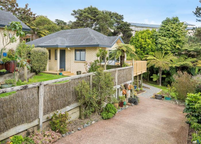  at 11A Canary Place, Unsworth Heights, North Shore City, Auckland