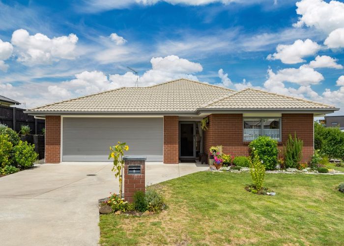  at 8 Briannarose Drive, Fitzroy, Hamilton