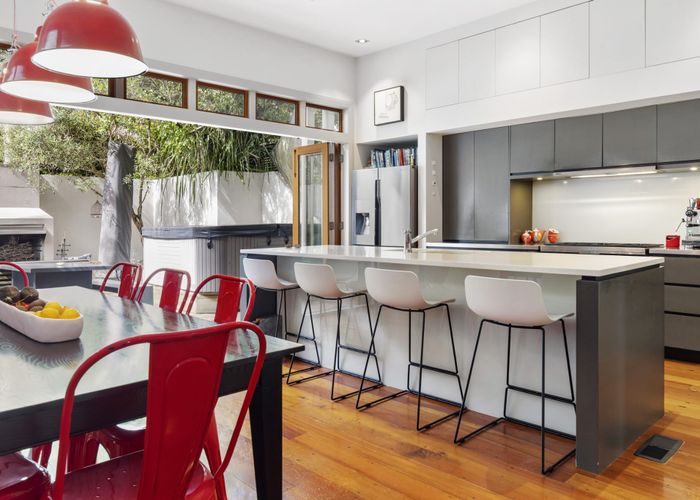  at 43 Grove Road, Kelburn, Wellington