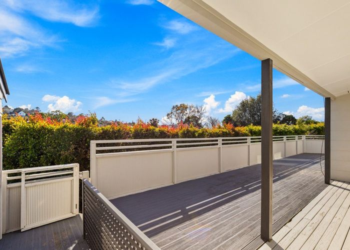  at 6 Neilon Place, Northcross, North Shore City, Auckland