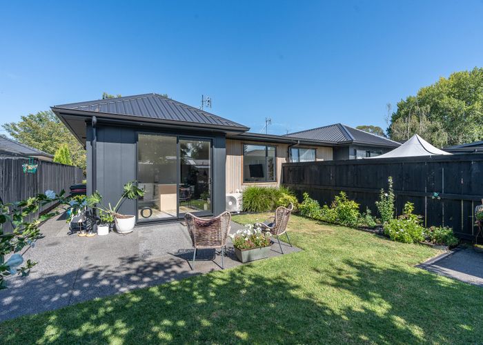  at 1/4 Keitha Place, Glenview, Hamilton