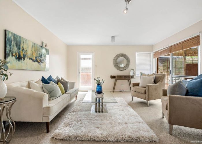  at 1/5 Ballater Place, Highland Park, Manukau City, Auckland