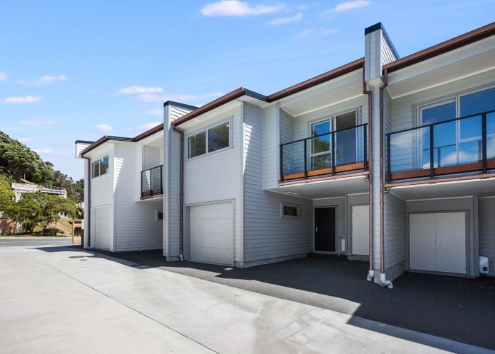  at 2/7 Grays Road, Plimmerton, Porirua