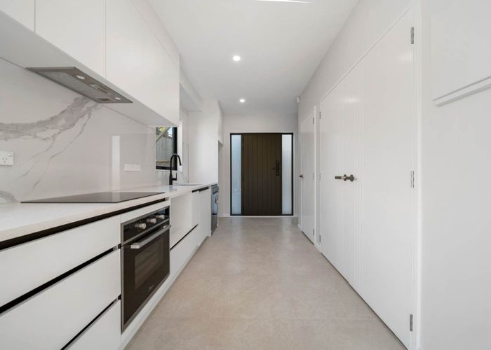  at 8E  Clutha Crescent, Clover Park, Manukau City, Auckland