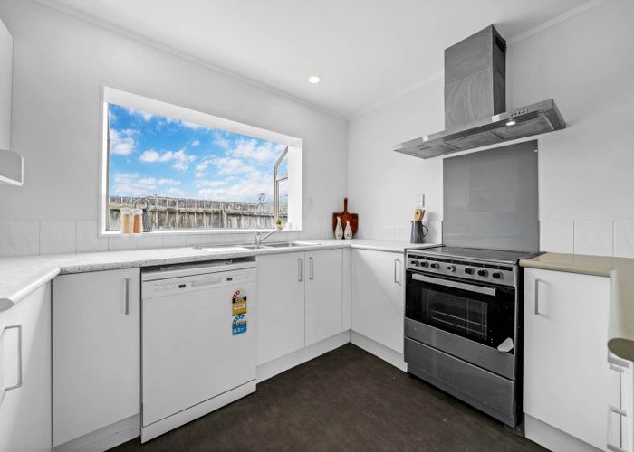  at 5 Evergreen Rise, New Lynn, Waitakere City, Auckland