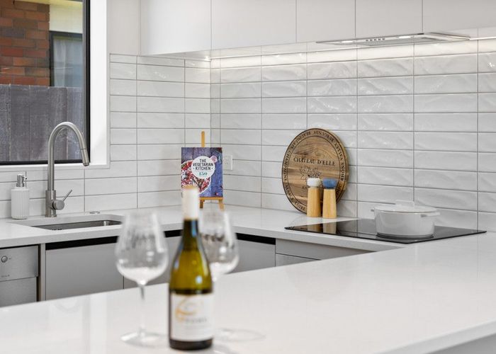  at 6/18 Albert Road, Kelston, Waitakere City, Auckland