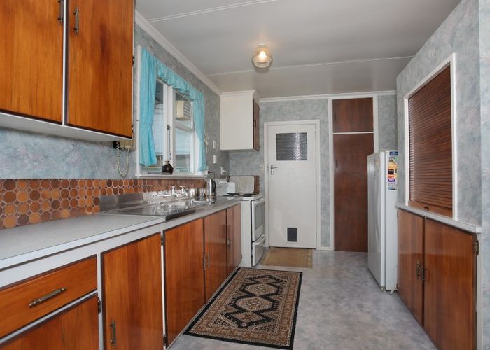  at 7 Flower Street, Bulls