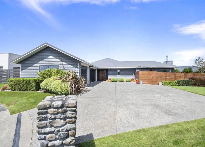  at 9 Saint Heliers Grove, Fitzherbert, Palmerston North, Manawatu / Whanganui