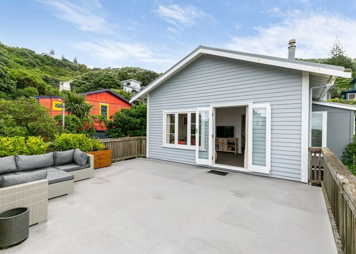  at 9 Cave Road, Houghton Bay, Wellington