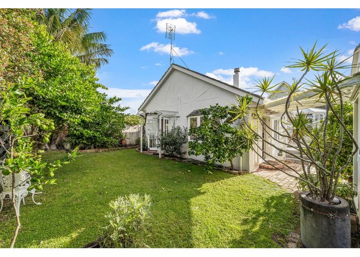  at 2/23 Cecil Road, Milford, North Shore City