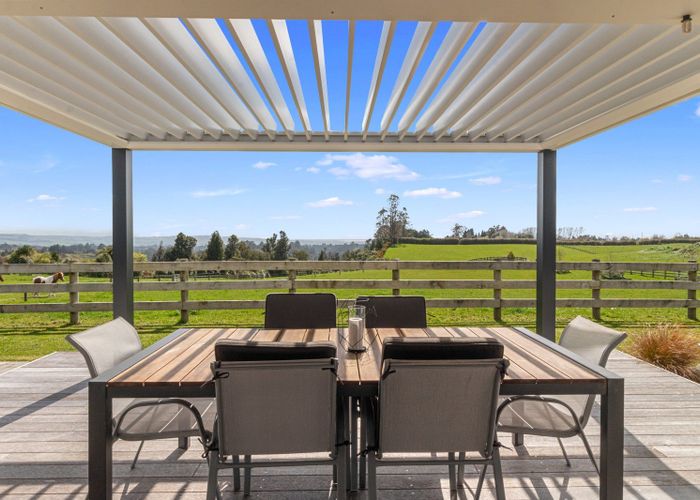  at 9 Betty May Drive, Pyes Pa, Tauranga