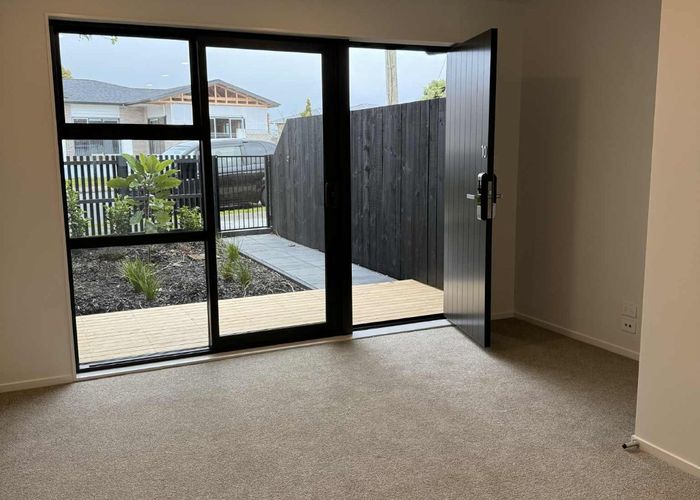  at 10/17 Norcross Avenue, Henderson, Waitakere City, Auckland