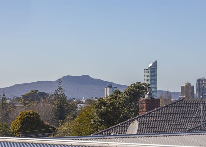  at 3 Tye Road, Hillcrest, Auckland