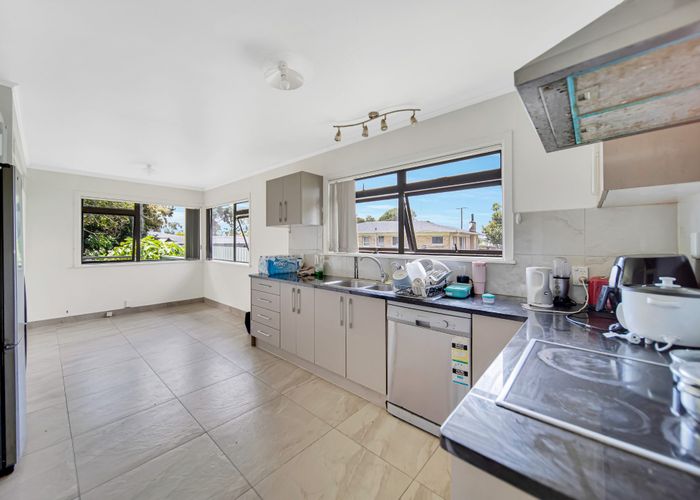  at 11 Fulton Crescent, Otara, Auckland