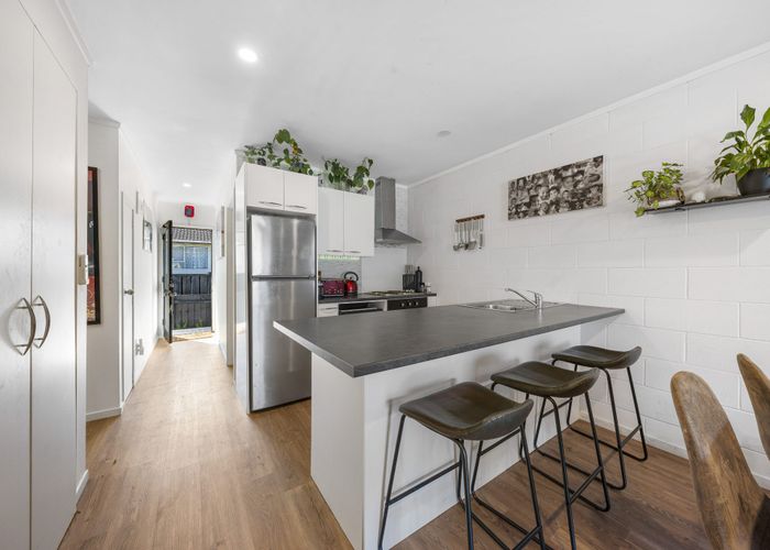  at 5/25A Vine Street, Mangere East, Manukau City, Auckland