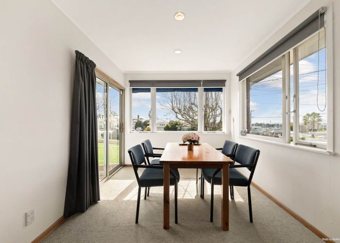 at 179 Chivalry Road, Glenfield, Auckland