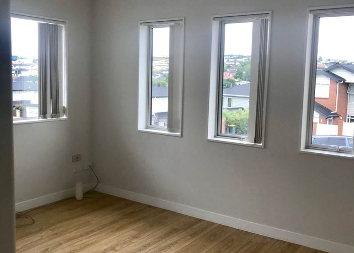  at 4 Ballyboe Place, Pinehill, North Shore City, Auckland