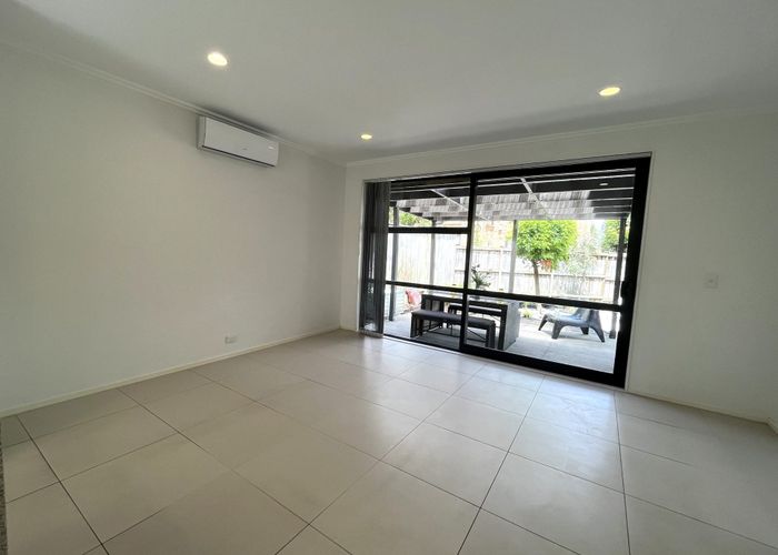  at 33 Scoria Crescent, Stonefields, Auckland