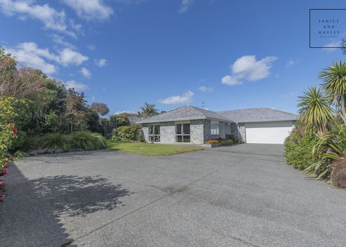  at 27 Trossach Place, Wattle Downs, Manukau City, Auckland