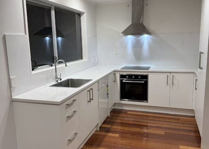  at 5 Kama Place, Sunnynook, North Shore City, Auckland
