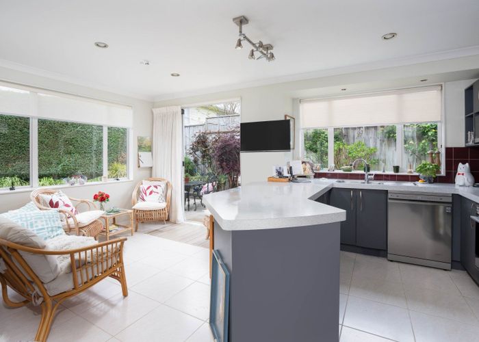  at 2/12 Gradwell Place, Two Mile Bay, Taupō