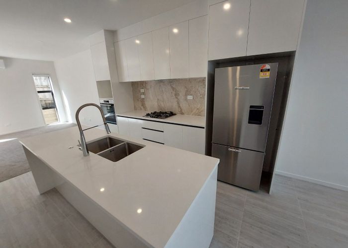  at 16/116 Colwill Road, Massey, Waitakere City, Auckland