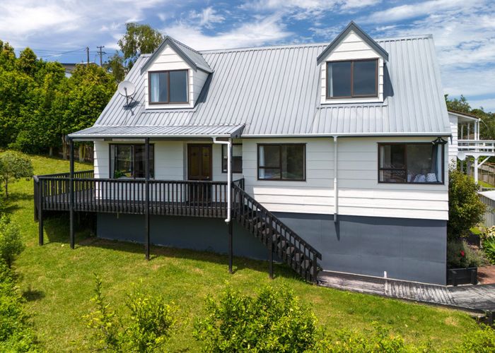  at 2/8 Sunward Rise, Glenfield, North Shore City, Auckland