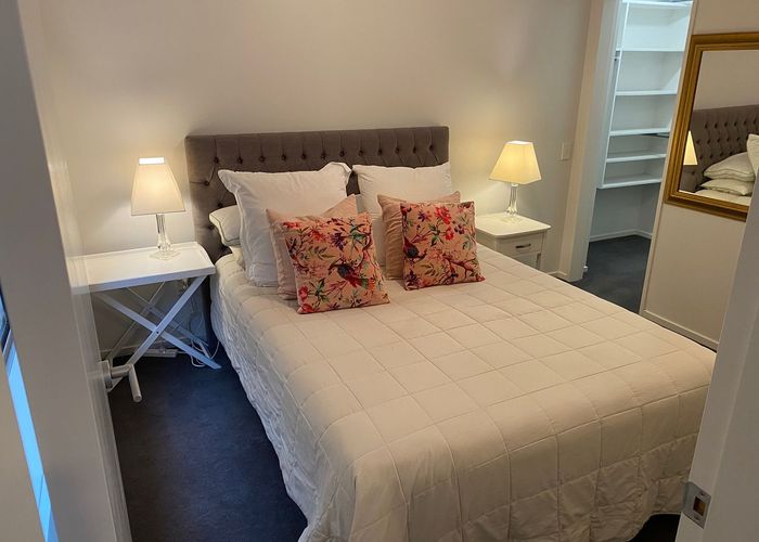  at 5C Salmont Place, Kelburn, Wellington