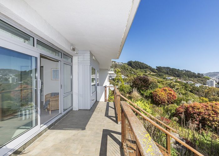 at 2/30 The Crescent, Roseneath, Wellington