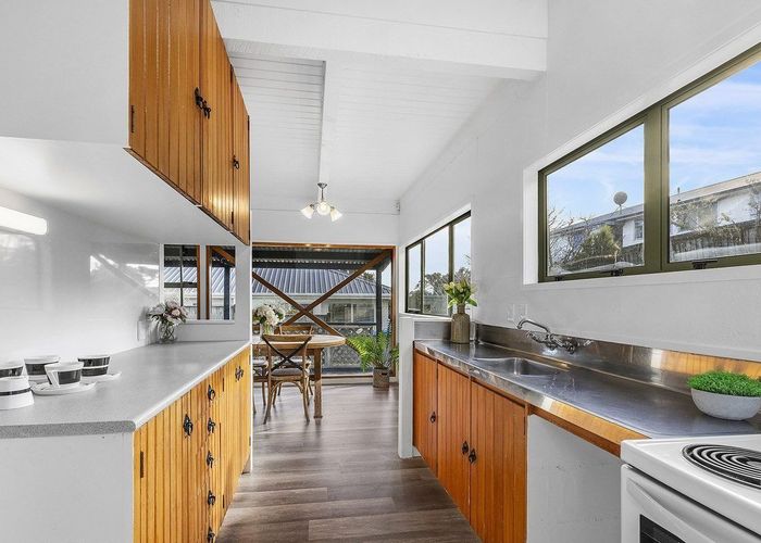  at 117 Gloaming Hill, Titahi Bay, Porirua, Wellington