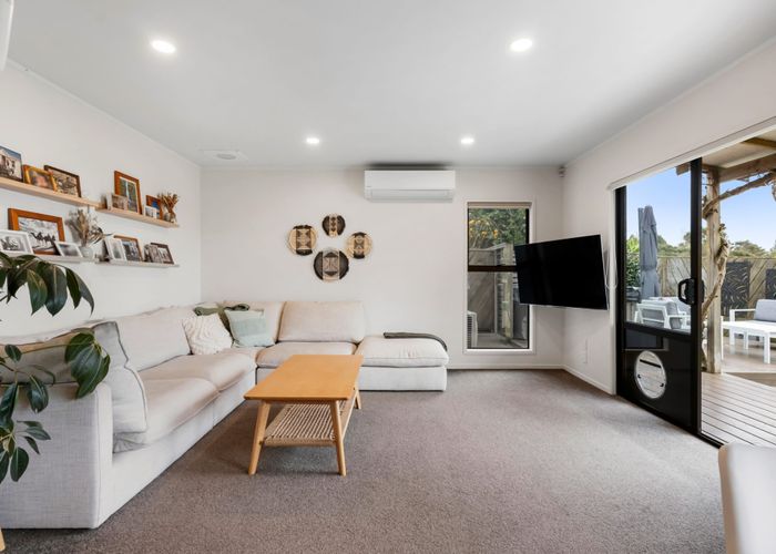  at 1/305 Glenfield Road, Glenfield, North Shore City, Auckland