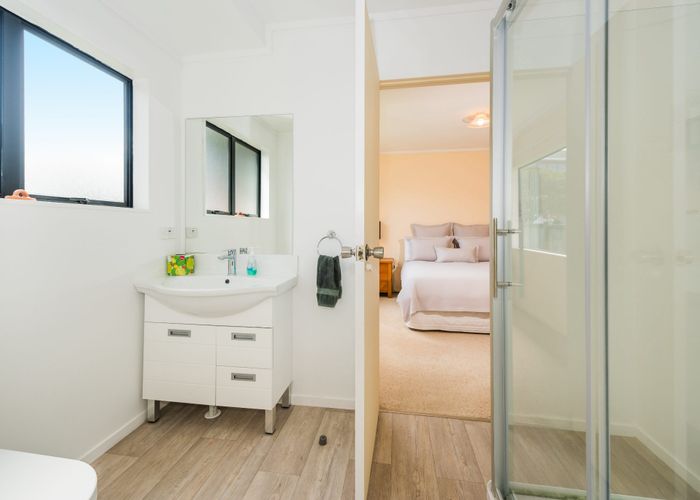  at 2/4 Morton Avenue, Forrest Hill, Auckland