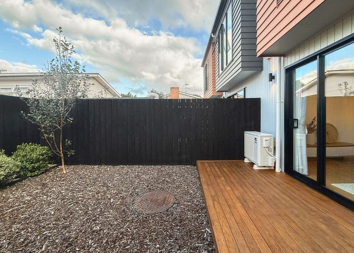  at 5/17 Rewarewa Road, Te Atatu Peninsula, Waitakere City, Auckland