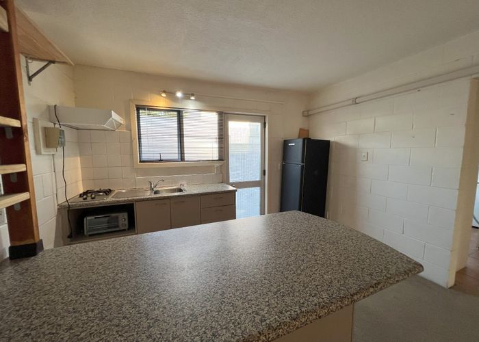  at 2/43 Woodward Road, Mount Albert, Auckland City, Auckland
