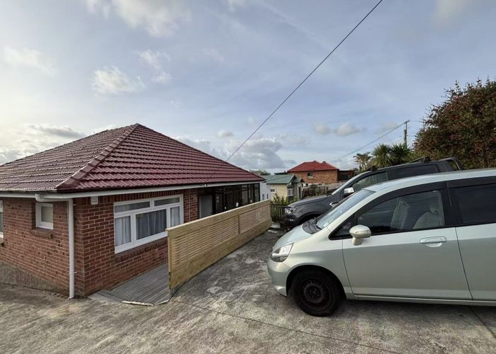  at 39 Staveley Avenue, Mount Roskill, Auckland