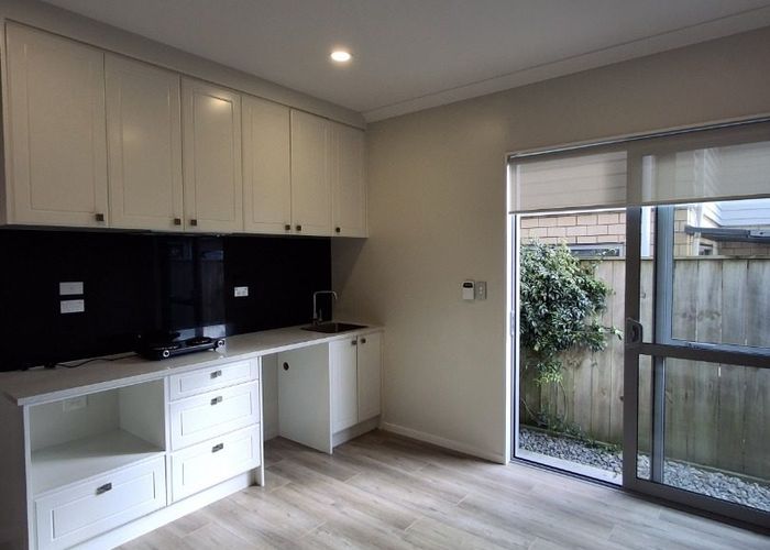  at 18A Hangahai Road, Flat Bush, Manukau City, Auckland