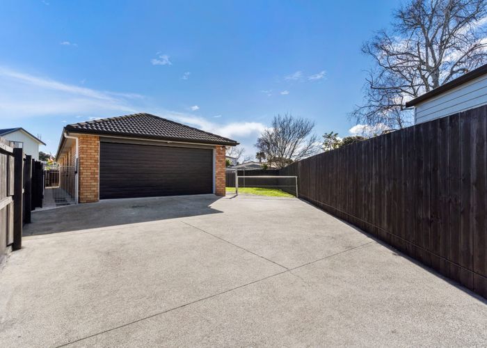  at 8A Tiari Place, Mangere East, Auckland