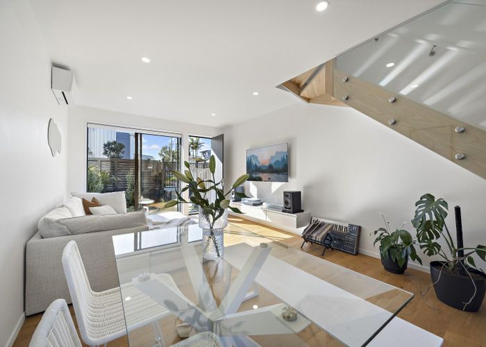  at 12/82 East Coast Road, Milford, North Shore City, Auckland