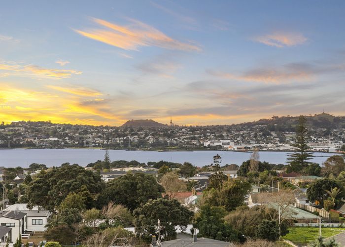  at 2 Matchett Way, Mangere Bridge, Auckland